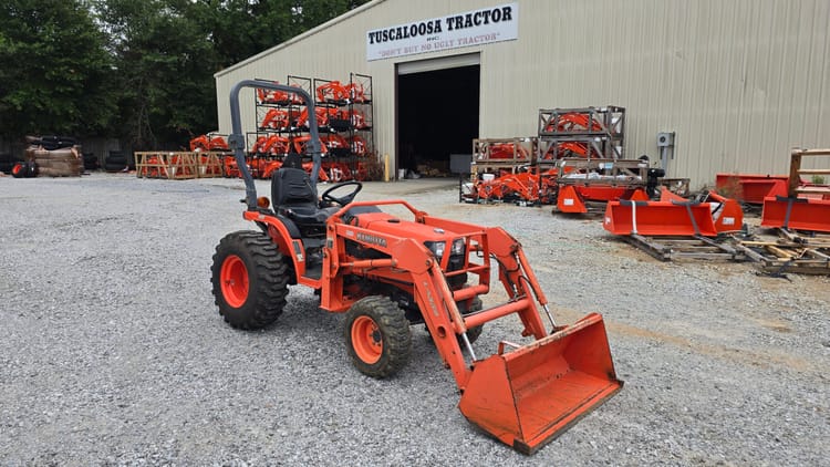 Kubota B7610HSD-F 4WD Tractor Loader