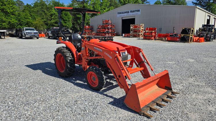 Kubota L3301DT 4WD Tractor/Loader